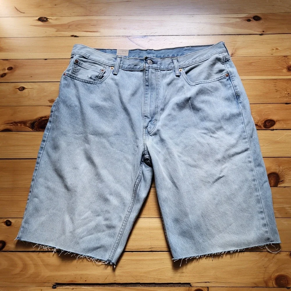 Levis 550 Jean Shorts Mens ACTUAL 39 12 Inch Relaxed Light Wash Baggy 90s Dad - Picture 1 of 10